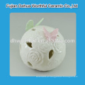 Elegent suporte de vela cerâmica com borboleta branca